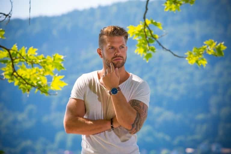 Lässiges Profilfoto für Tinder, Bumble, Parship Elitepartner LoveScout24 eDarling oder Lemon Swan